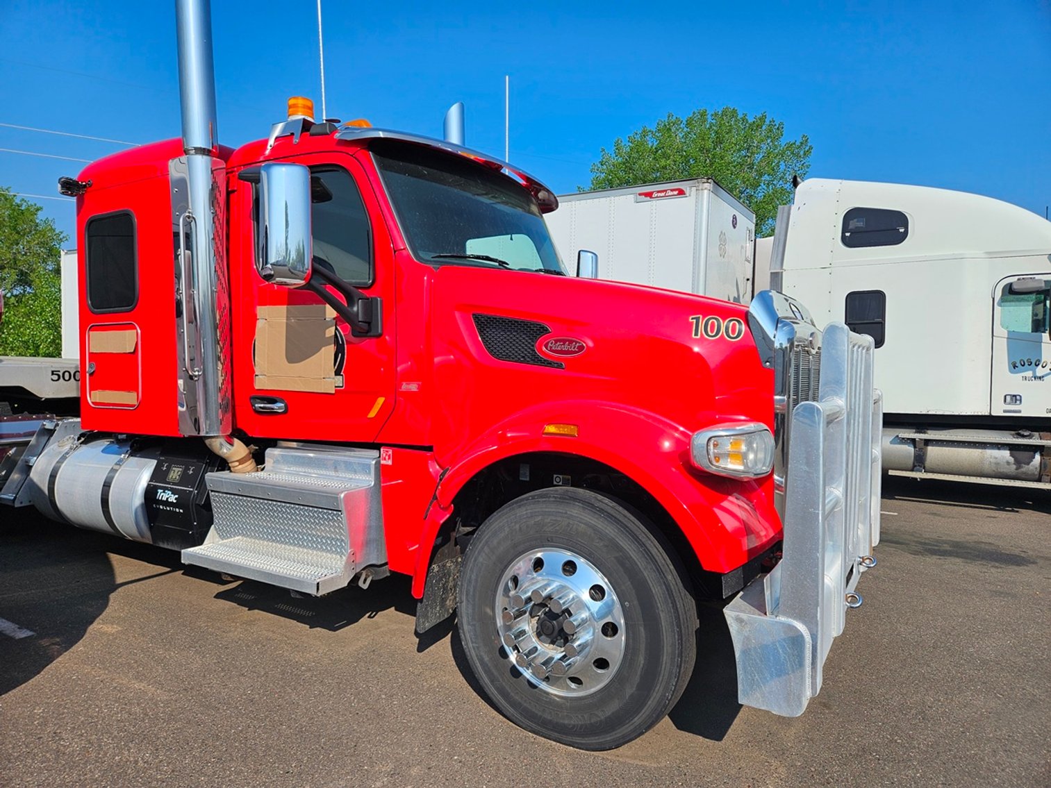 Image for 2020 Peterbilt 567 Sleeper Tractor & (2) 2021 Transcraft Alum SE 48' Flatbed Trailers