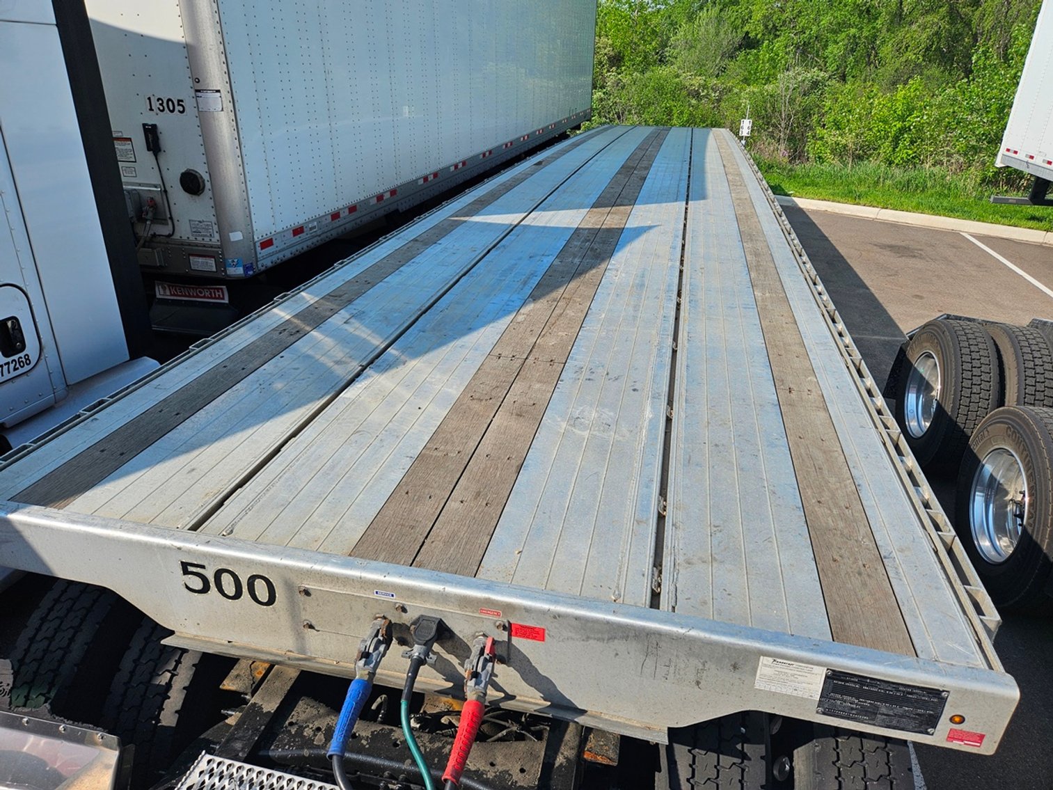 Image for 2020 Peterbilt 567 Sleeper Tractor & (2) 2021 Transcraft Alum SE 48' Flatbed Trailers