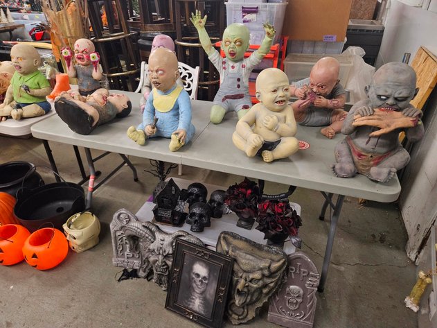 Image for Psycho Suzi's Christmas and Holiday Decor Plus More