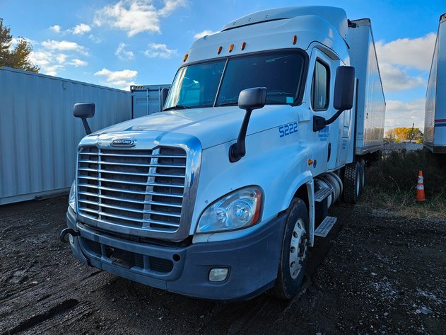 Image for 2015 Freightliner Semi & 2008 Wabash 53' Trailer