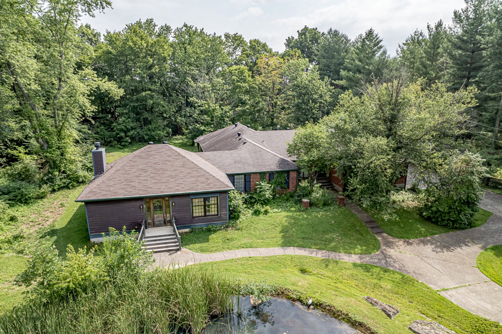 Image for Absolute Real Estate Auction in Crestwood