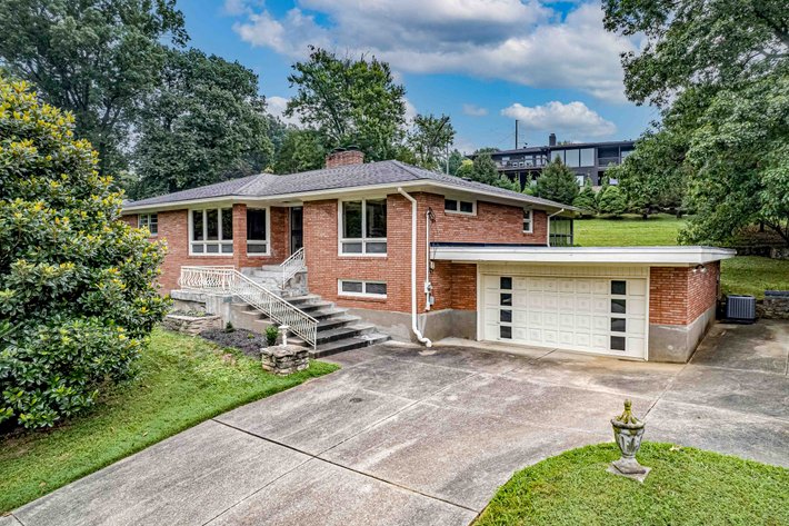 Image for Absolute Real Estate Auction in the Seneca Park area