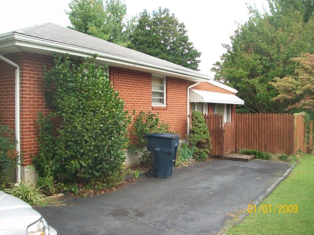 Image for REAL ESTATE - ONLINE & LIVE - A 1,952' HOUSE ON 0.23 ACRES - ROANOKE VA