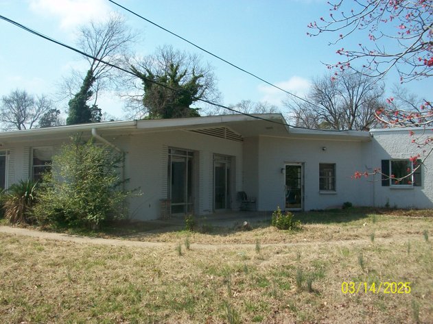 Image for REAL ESTATE - ONLINE & LIVE - A 32,980' BUILDING ON APPROX 1 ACRE - SOUTH BOSTON VA