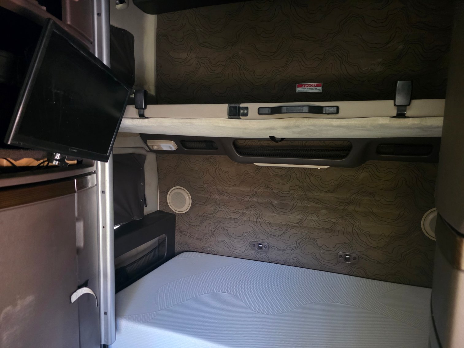 Image for Bank Owned Volvo Semi Trailer Sleeper Trucks