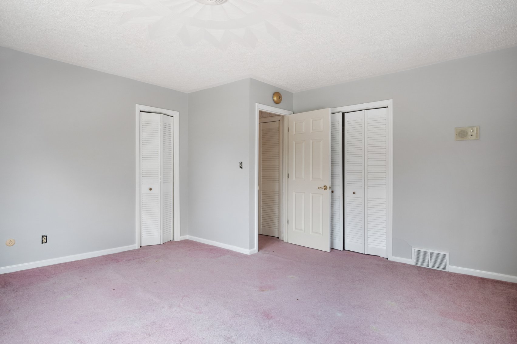 Image for Online and In Person Real Estate Auction: 1310 Hopkins Drive, Pulaski, VA 24301 October 18th, 2025 at 12 Noon