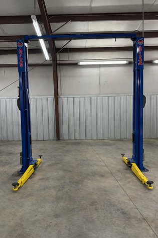 Image for Professional Auto Service Retirement Auction---Car Lifts,Tools, Service Trucks