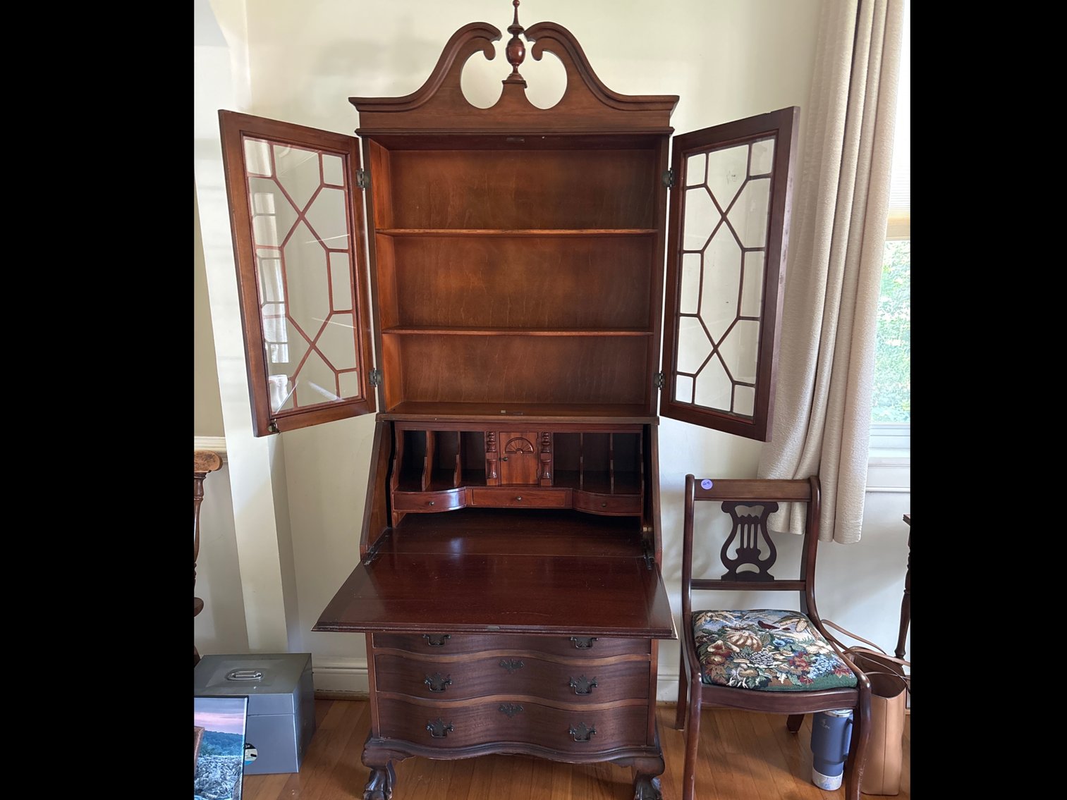 Image for 205 Crestwood Dr Selling Complete Contents of Home