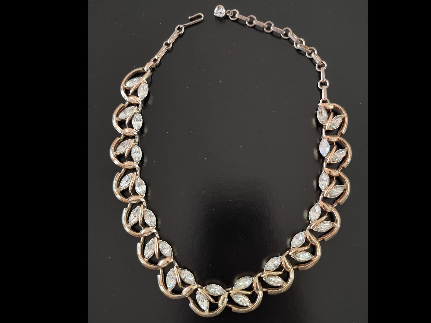 Image for 205 Crestwood Dr Selling Complete Contents of Home