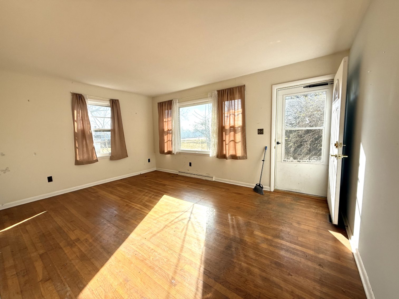 Image for SOLD: $181,610 (127% Over Appraisal) — 3 BR Home in Sutherland, VA