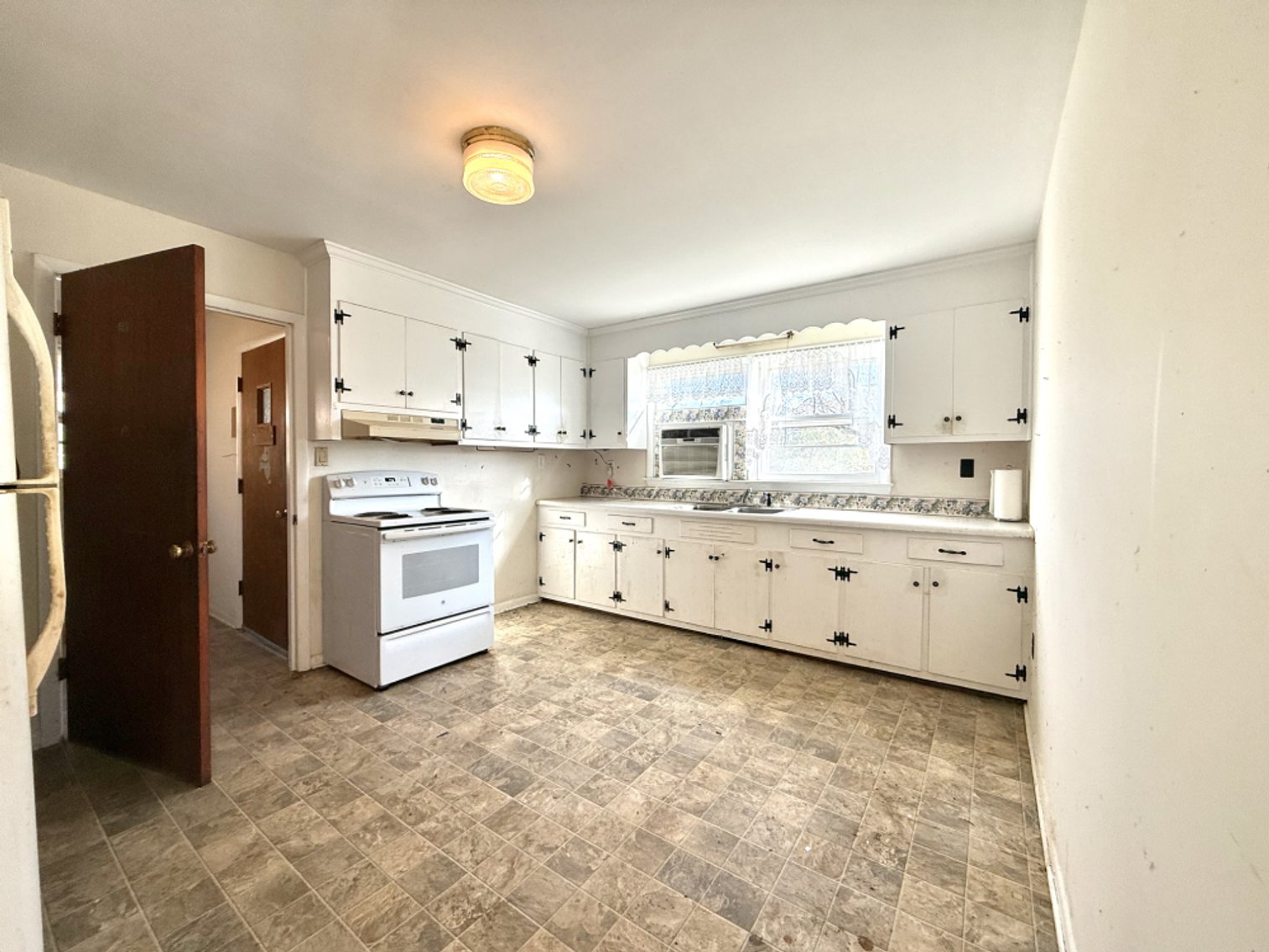 Image for SOLD: $181,610 (127% Over Appraisal) — 3 BR Home in Sutherland, VA