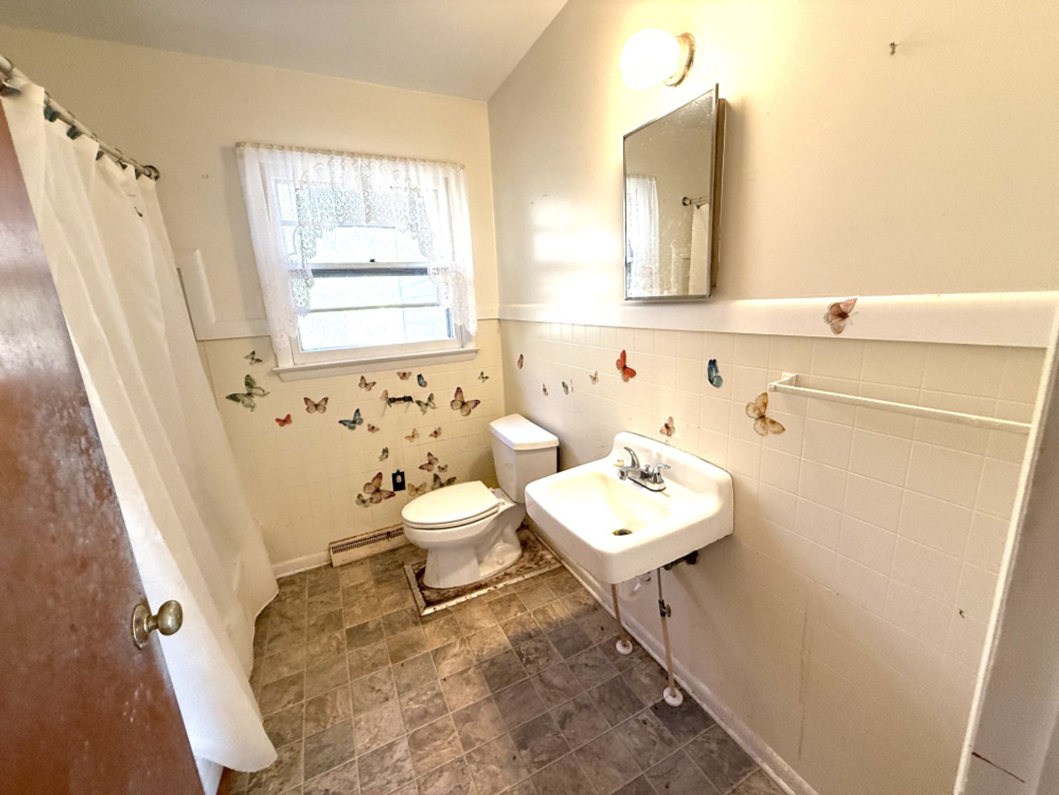 Image for SOLD: $181,610 (127% Over Appraisal) — 3 BR Home in Sutherland, VA