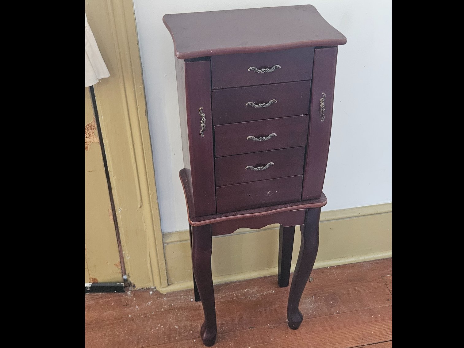 Image for Sold! Luxury Jewelry & Designer Handbag Estate Auction (Realized $8,194.90)