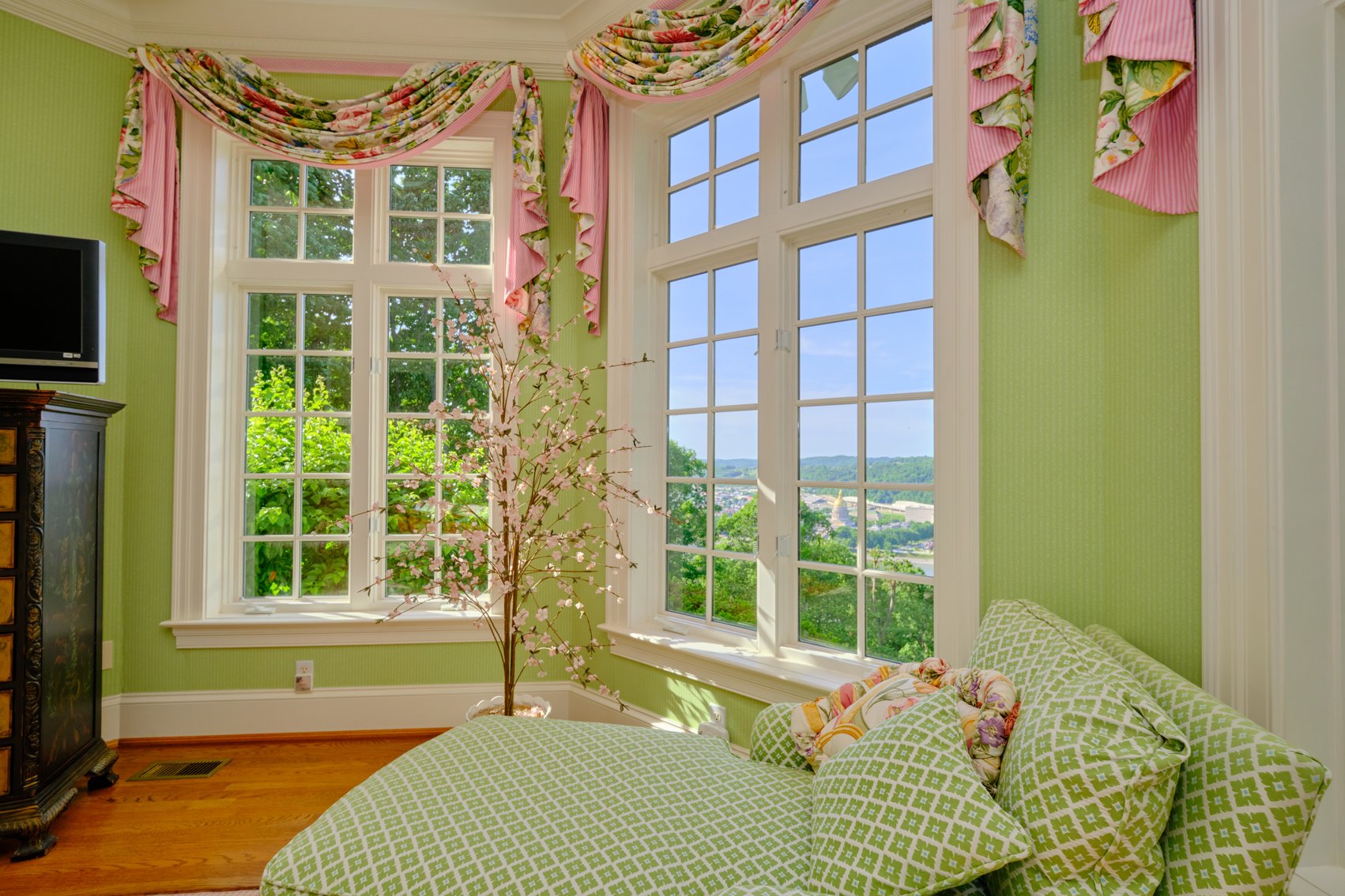 Image for SOLD $1,255,000 - 4 Bedroom Colonial Style Home