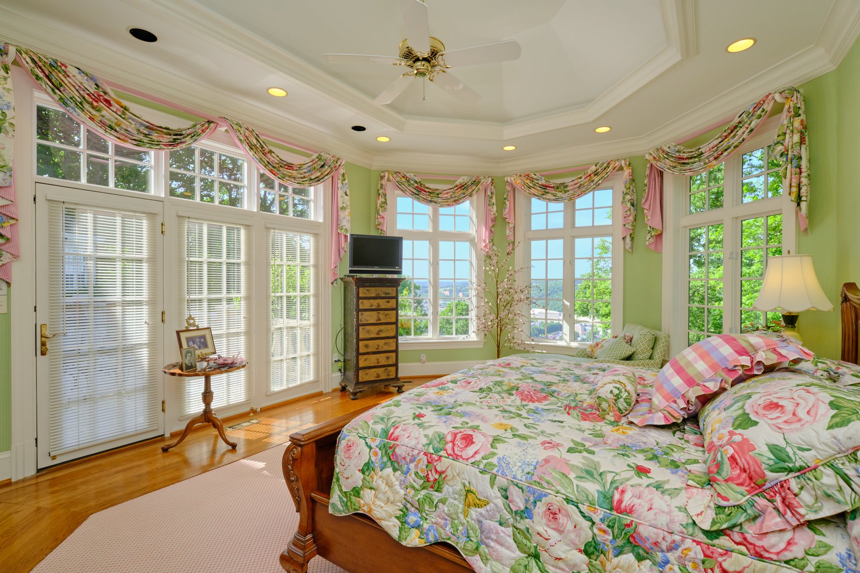 Image for SOLD $1,255,000 - 4 Bedroom Colonial Style Home