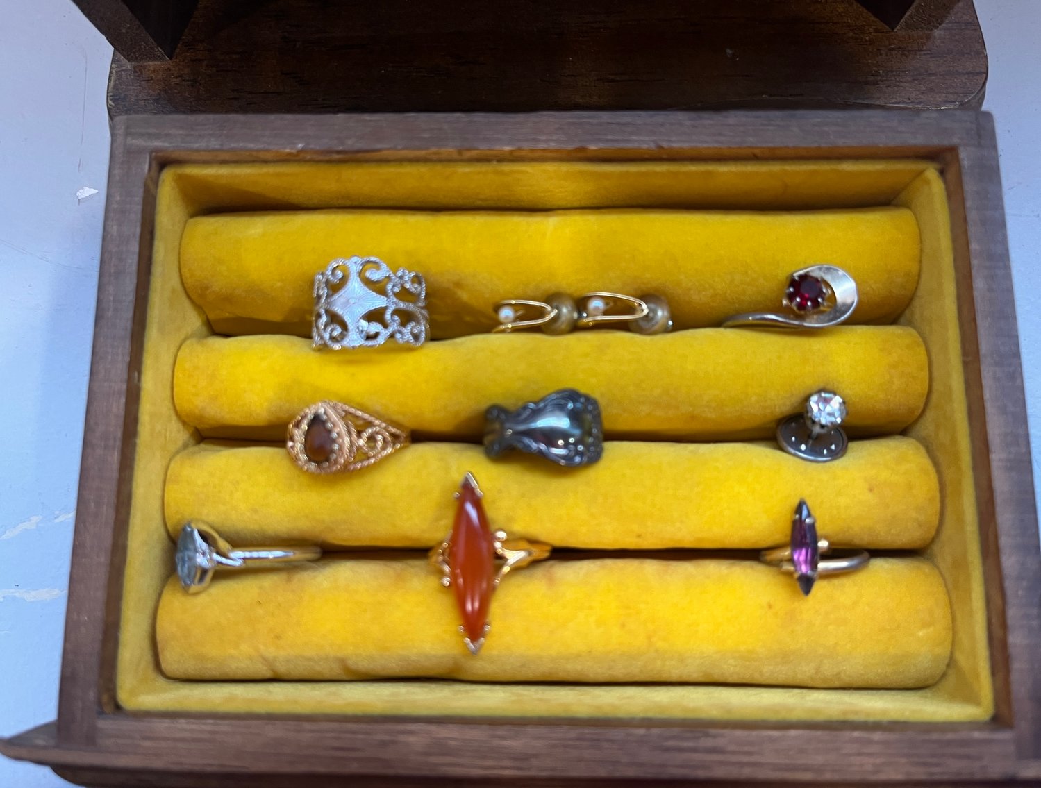 Image for St Albans, WV - Jewelry, Coins, Knives, and More!