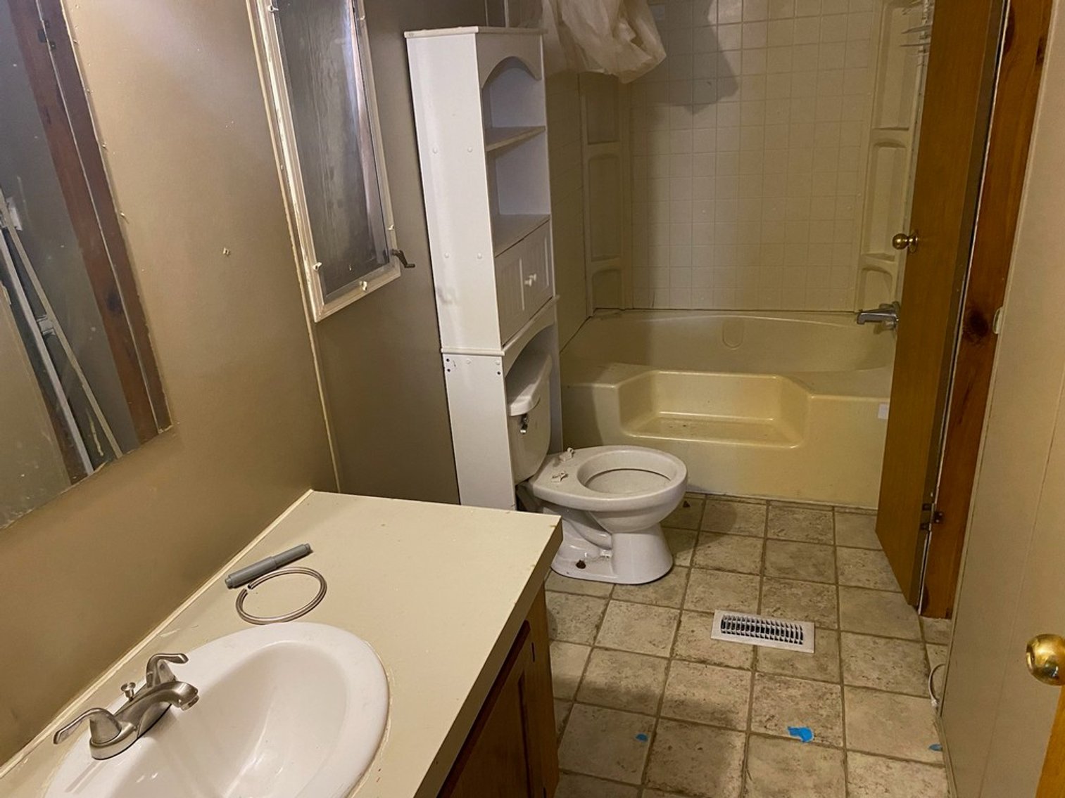 Image for Scarbro, WV – 1994 Double Wide 3BR Mobile Home – Sells to the Highest Bidder!