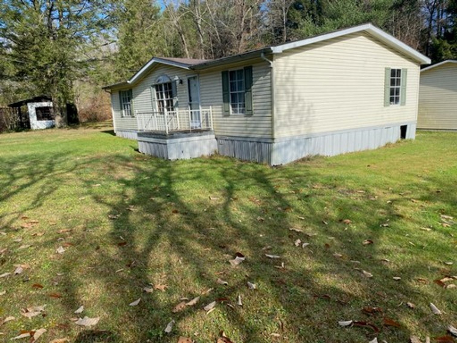 Image for Scarbro, WV – 1994 Double Wide 3BR Mobile Home – Sells to the Highest Bidder!