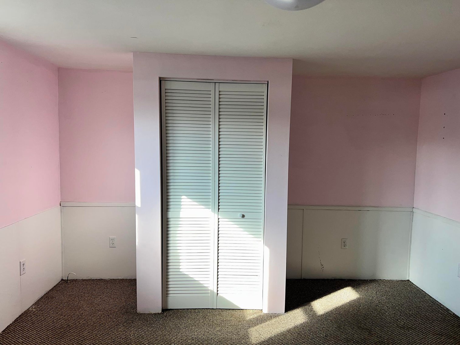 Image for SOLD $220,000 - Commercial Building with Two Apartments on a Major Thoroughfare