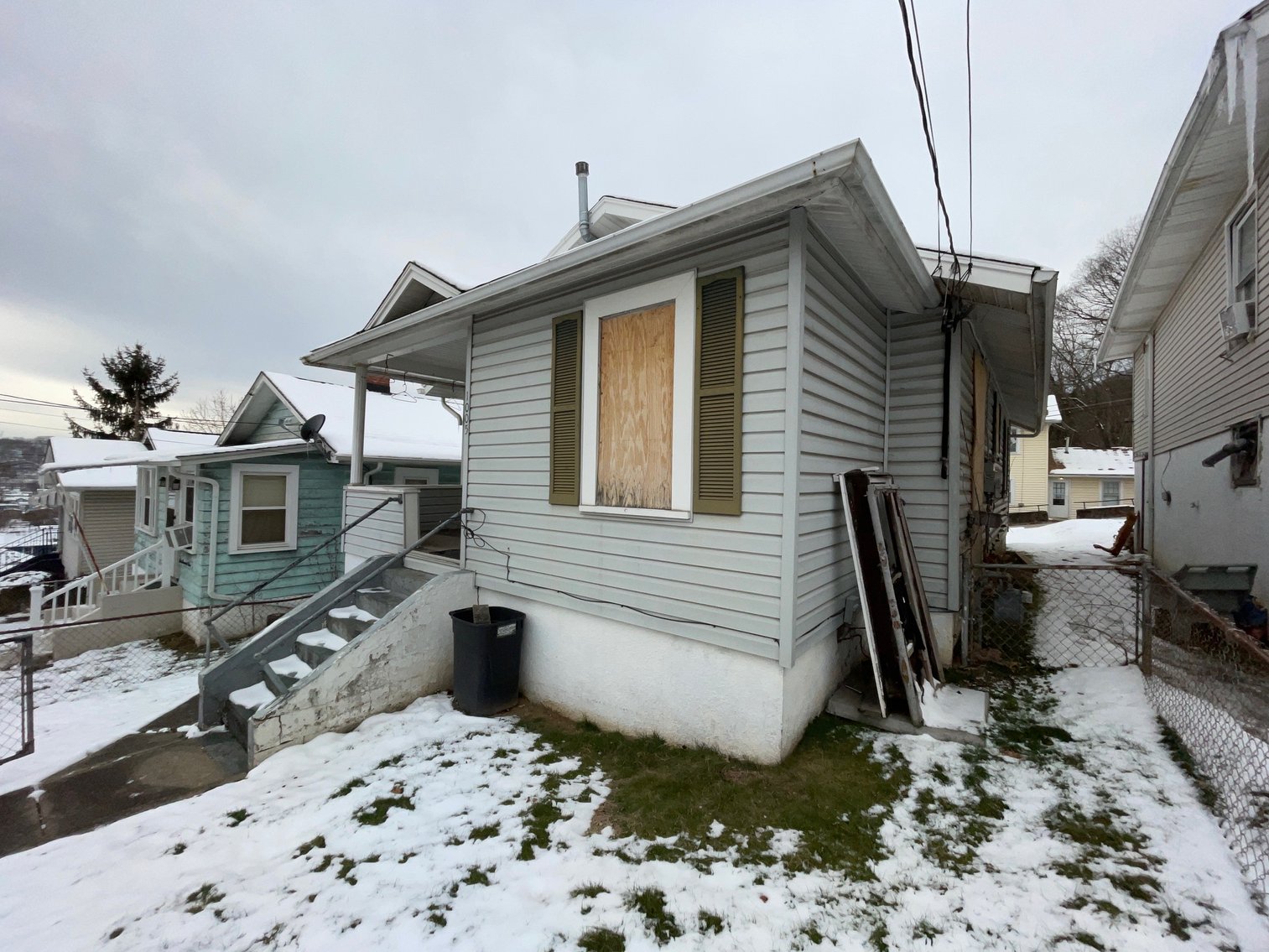 Image for SOLD $22,000 - 3 Bedroom Project Home in Charleston