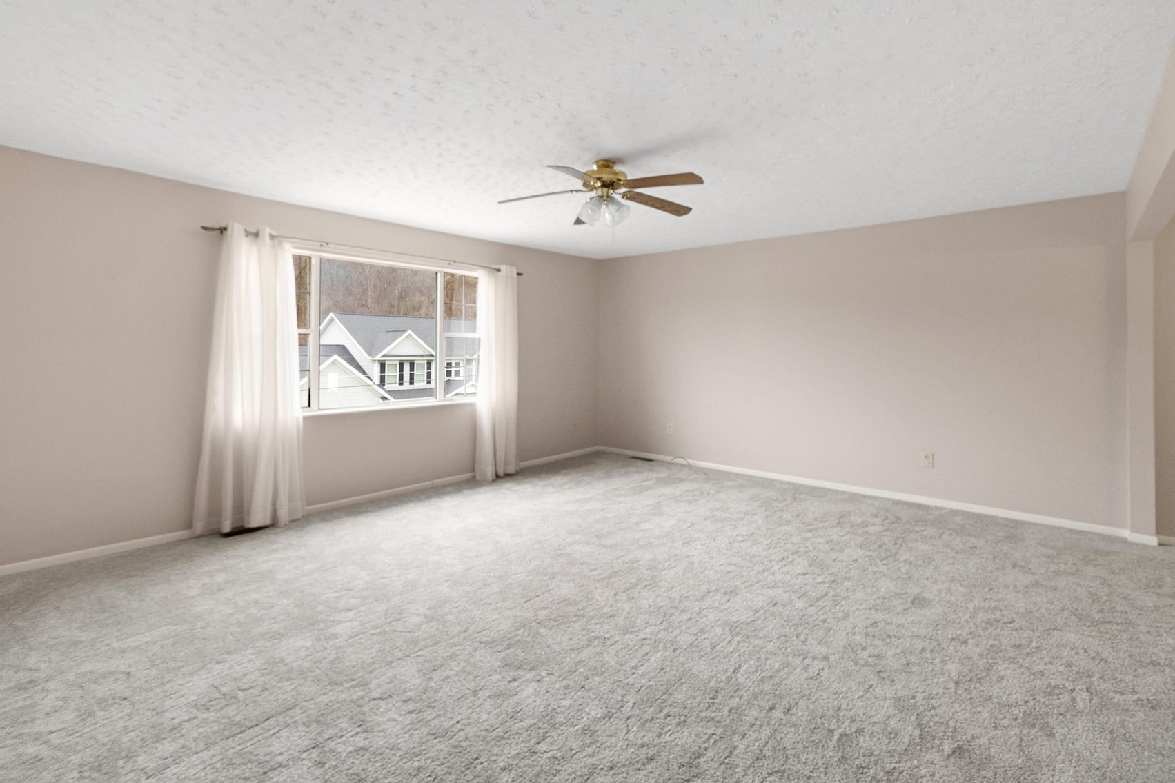 Image for Spacious, Move-in Ready 3 Bedroom in Fairmont
