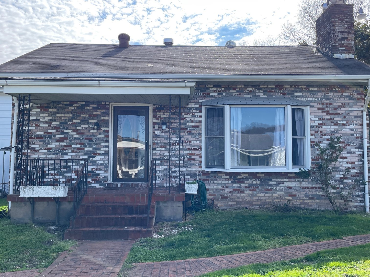 Image for SOLD $77,000 - Antique Brick 4 Bedroom Tri-Level Home