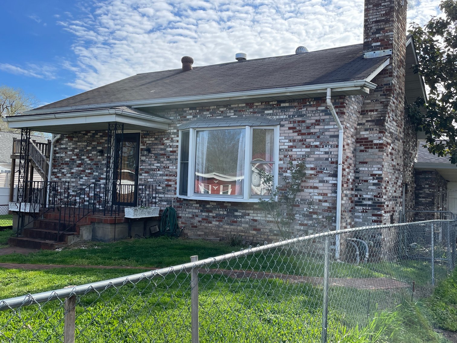 Image for SOLD $77,000 - Antique Brick 4 Bedroom Tri-Level Home