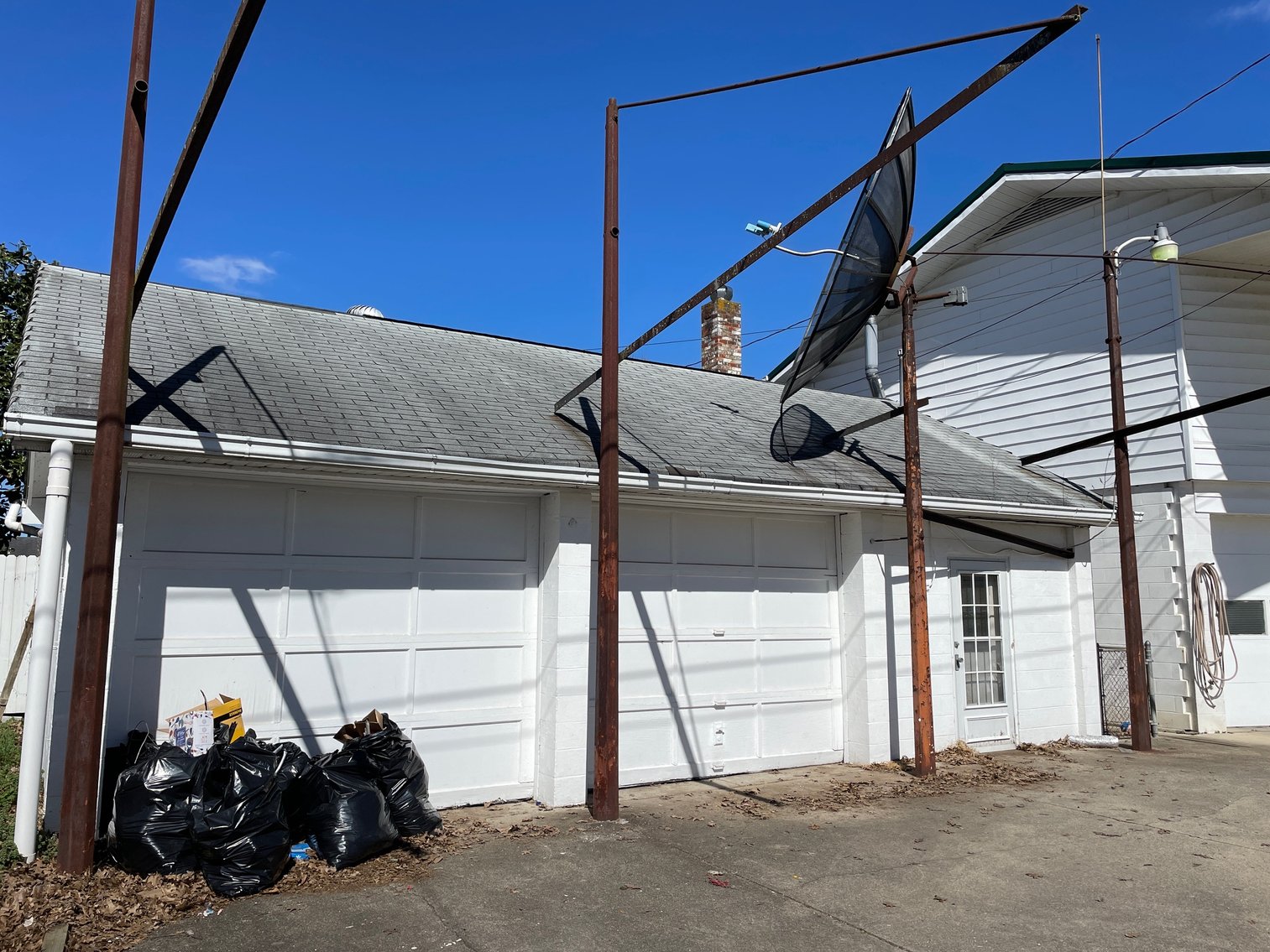 Image for SOLD $77,000 - Antique Brick 4 Bedroom Tri-Level Home