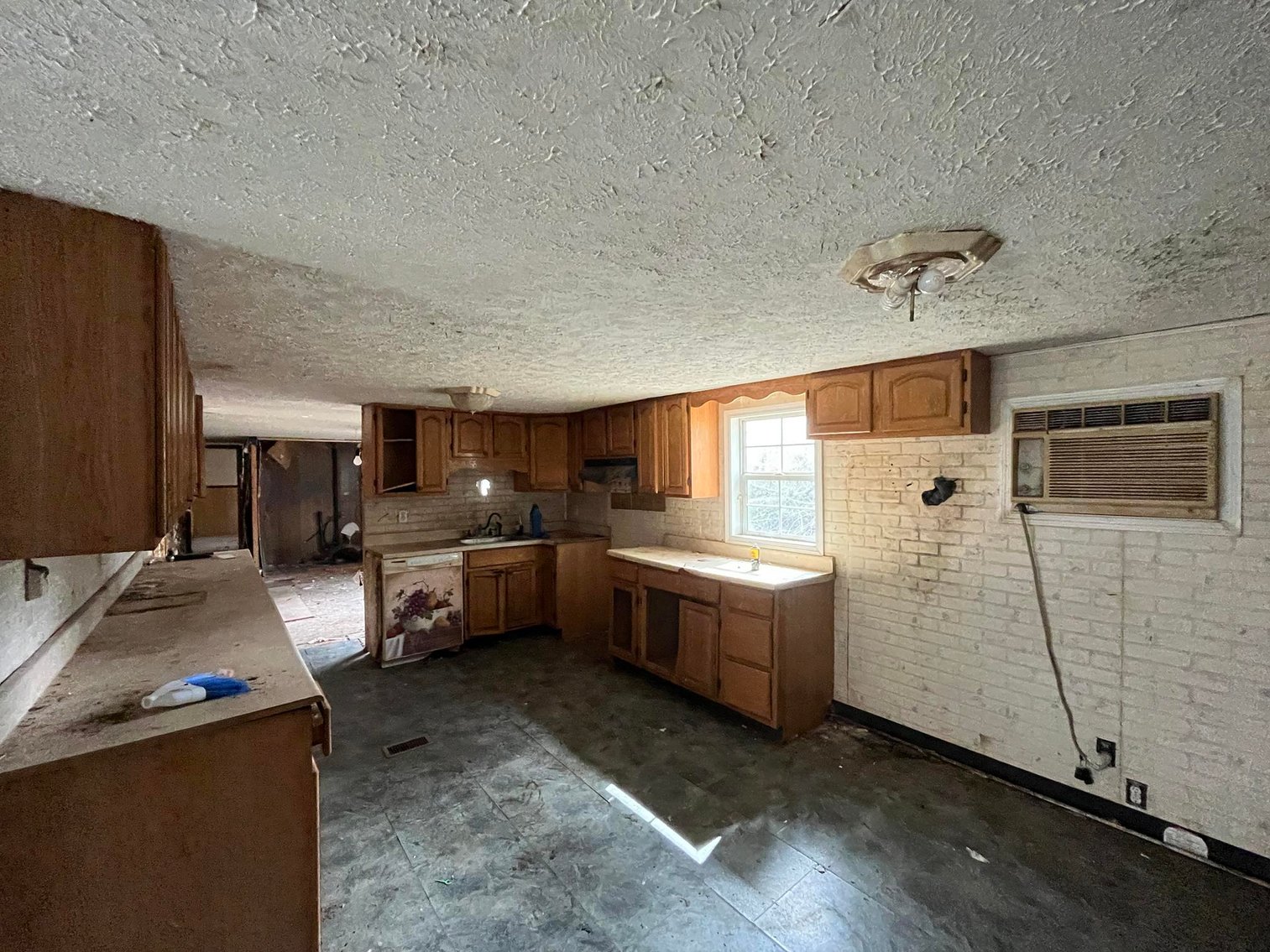 Image for SOLD $73,700 - 3 Bedroom in Morgantown Selling to the Highest Bidder
