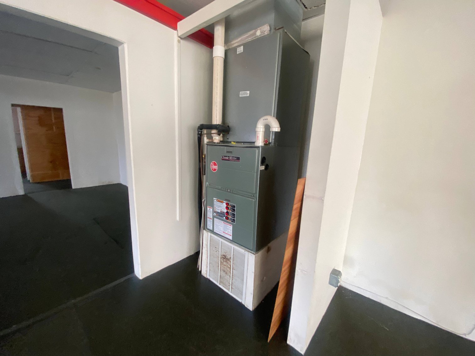 Image for SOLD $33,550 - Versatile Commercial Building in Downtown Kingwood