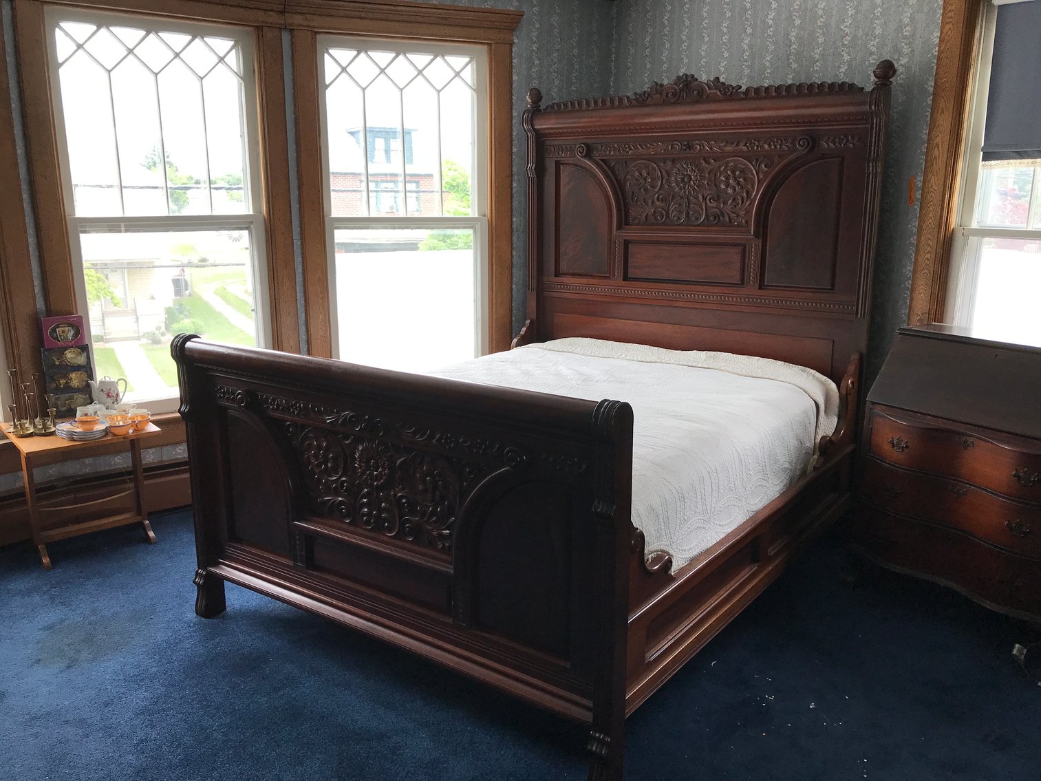 Image for Moorefield, WV – Online Estate Auction: High Quality Antique Furniture, Lamps, Glassware, Rugs, and Much More!