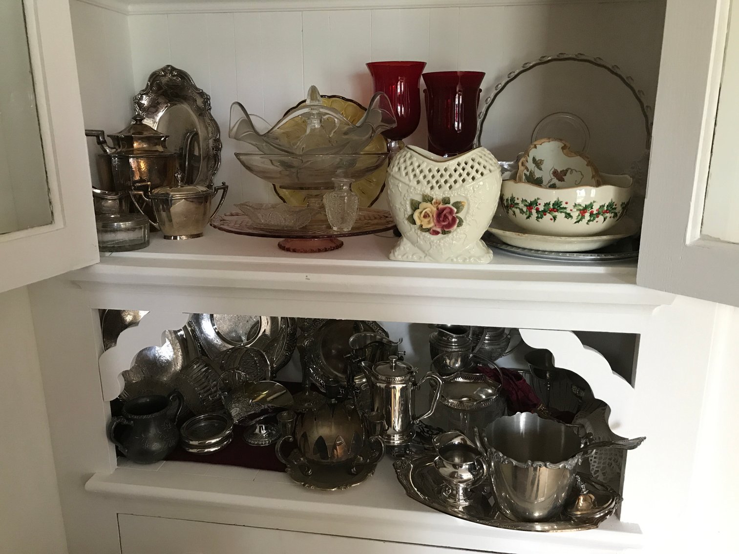 Image for Moorefield, WV – Online Estate Auction: High Quality Antique Furniture, Lamps, Glassware, Rugs, and Much More!