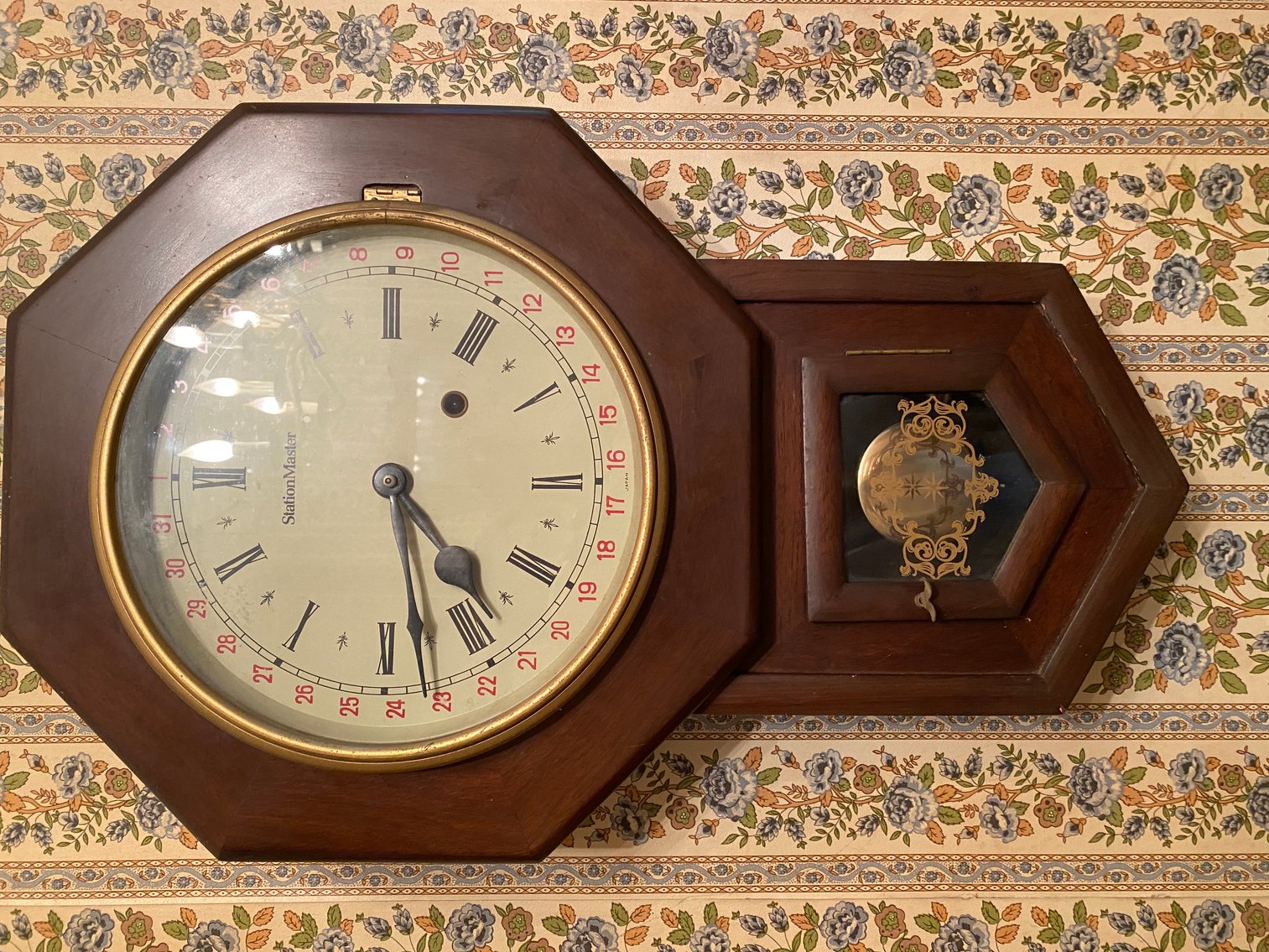 Image for Eighty-Four, PA – Estate of Samuel Miller: Antiques and Collectibles, Victorian Style Furniture, Glassware, Power Tools, Sports Memorabilia and More!