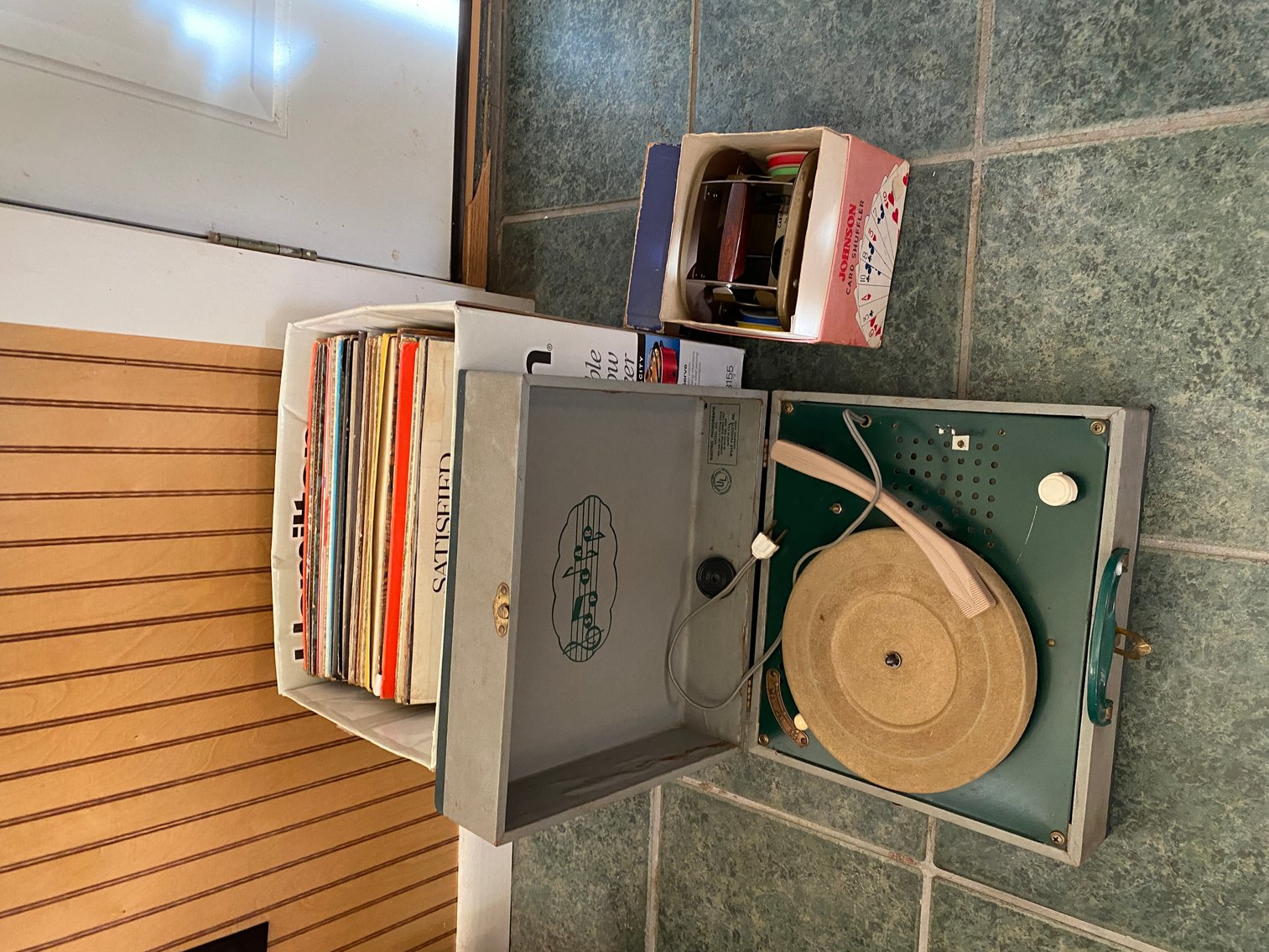 Image for Fairmont, WV – Furniture, Glassware, Household Décor, Craft Supplies, Pyrex and Kitchen Appliances, Camping Supplies and Much More!