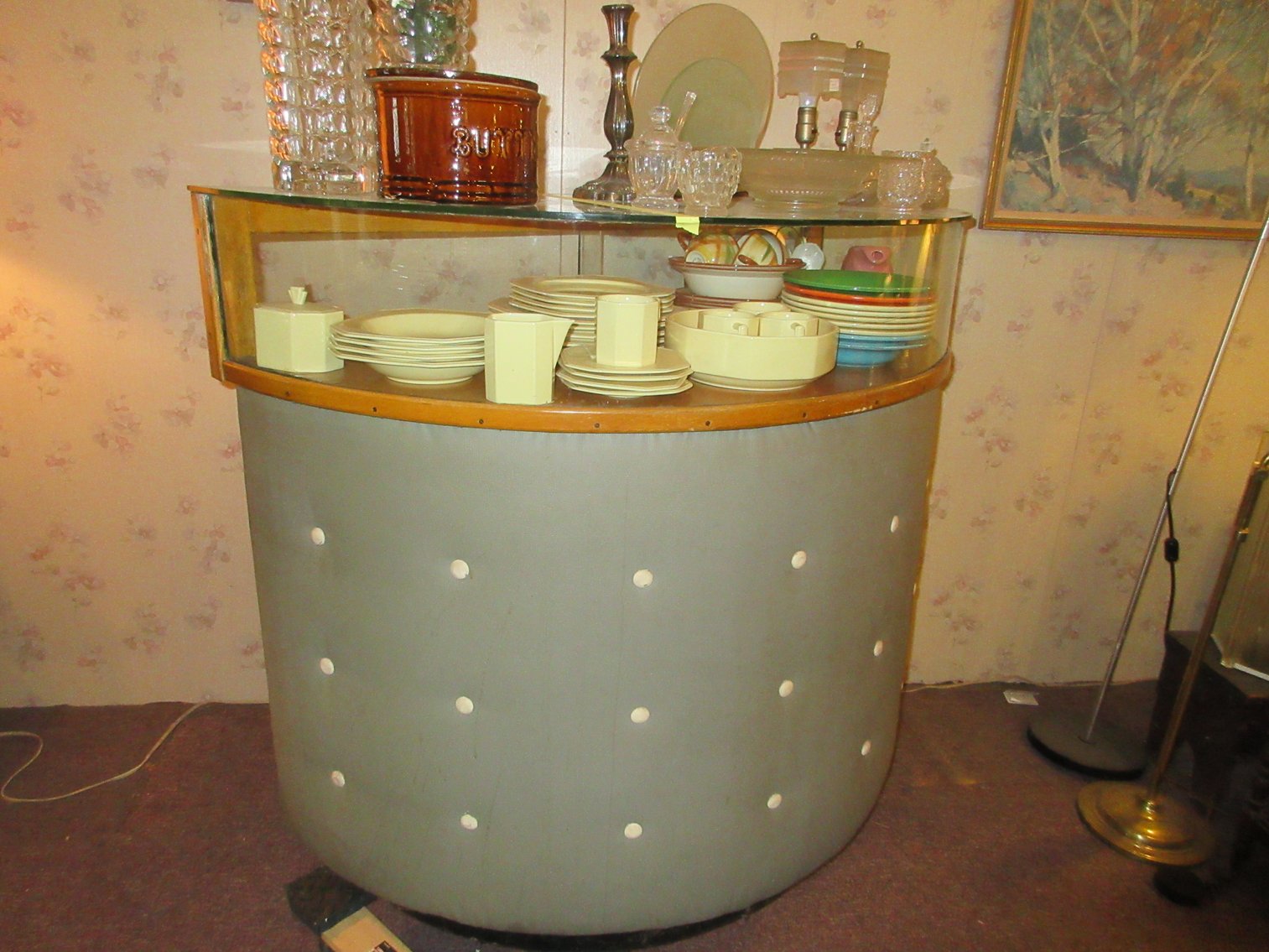 Image for Canonsburg, PA – Store Closing Auction! Tri-State Antiques: Glassware, Furniture, Framed Prints, Collectibles, and More!