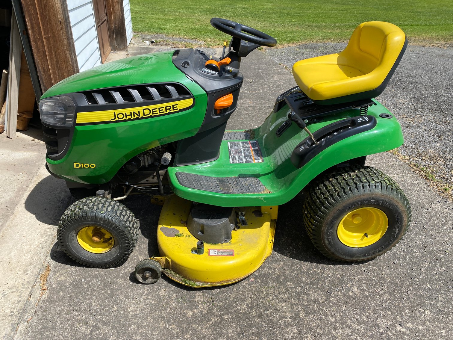 Image for Morgantown, WV – John Deere Lawn Tractor, Garden Items, Glassware, Longaberger Baskets, Furniture, Electronics, Tools and Much More!
