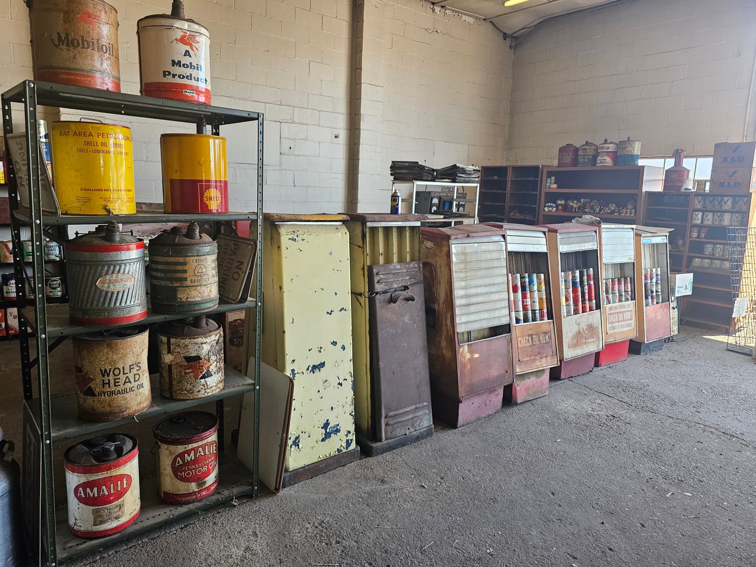 Image for Belpre, OH – Day 1 of 2: Retirement Auction! Antique and Classic Cars, Nostalgic Gas Pumps, Porcelain Signs, Pinball Machines, Jukeboxes, Pop Machines, Vintage Petroleum Collection and more!   