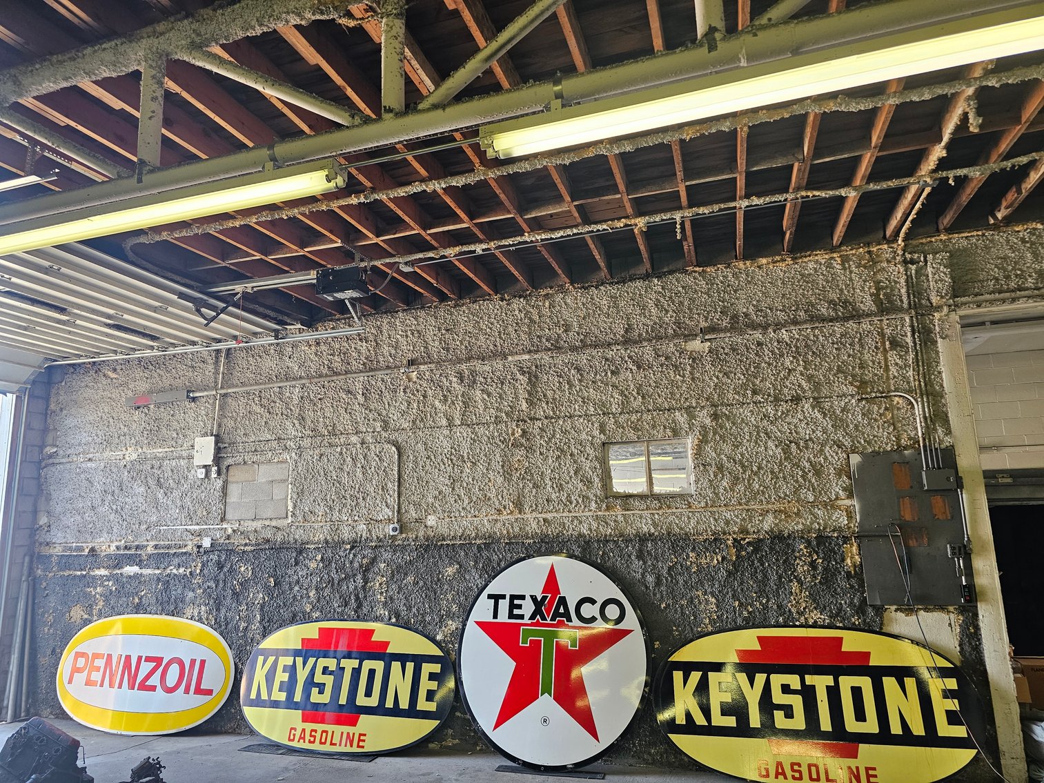 Image for Belpre, OH – Day 1 of 2: Retirement Auction! Antique and Classic Cars, Nostalgic Gas Pumps, Porcelain Signs, Pinball Machines, Jukeboxes, Pop Machines, Vintage Petroleum Collection and more!   