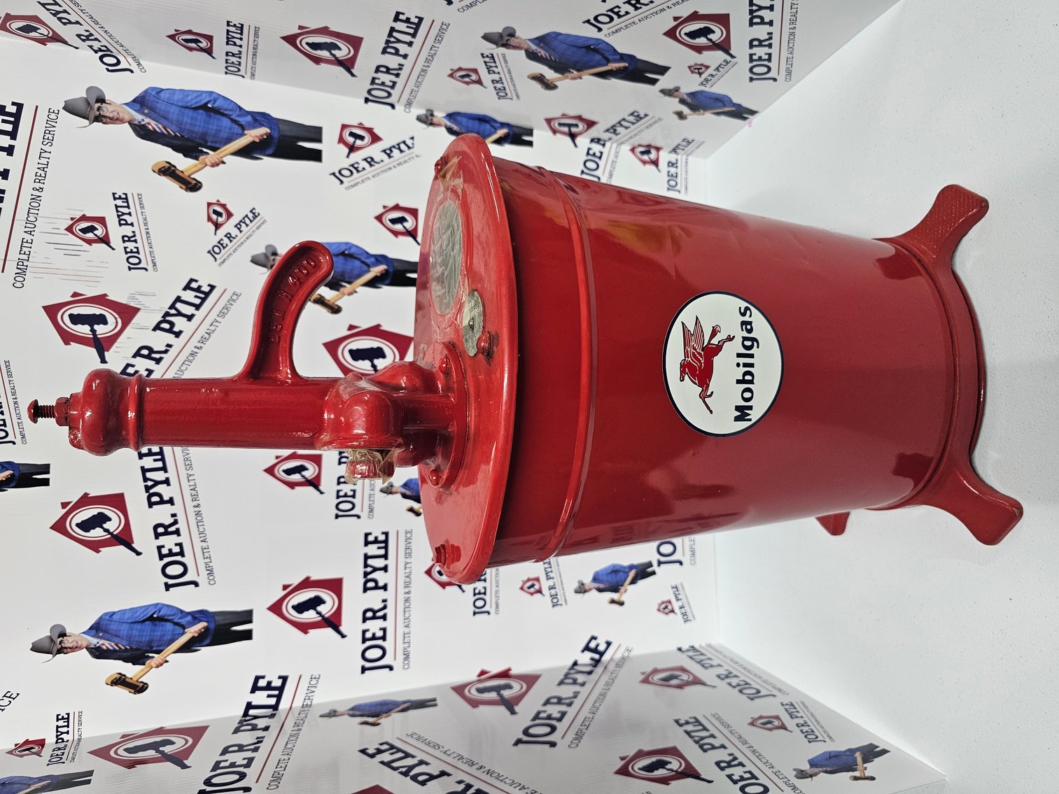 Image for Belpre, OH – Day 1 of 2: Retirement Auction! Antique and Classic Cars, Nostalgic Gas Pumps, Porcelain Signs, Pinball Machines, Jukeboxes, Pop Machines, Vintage Petroleum Collection and more!   