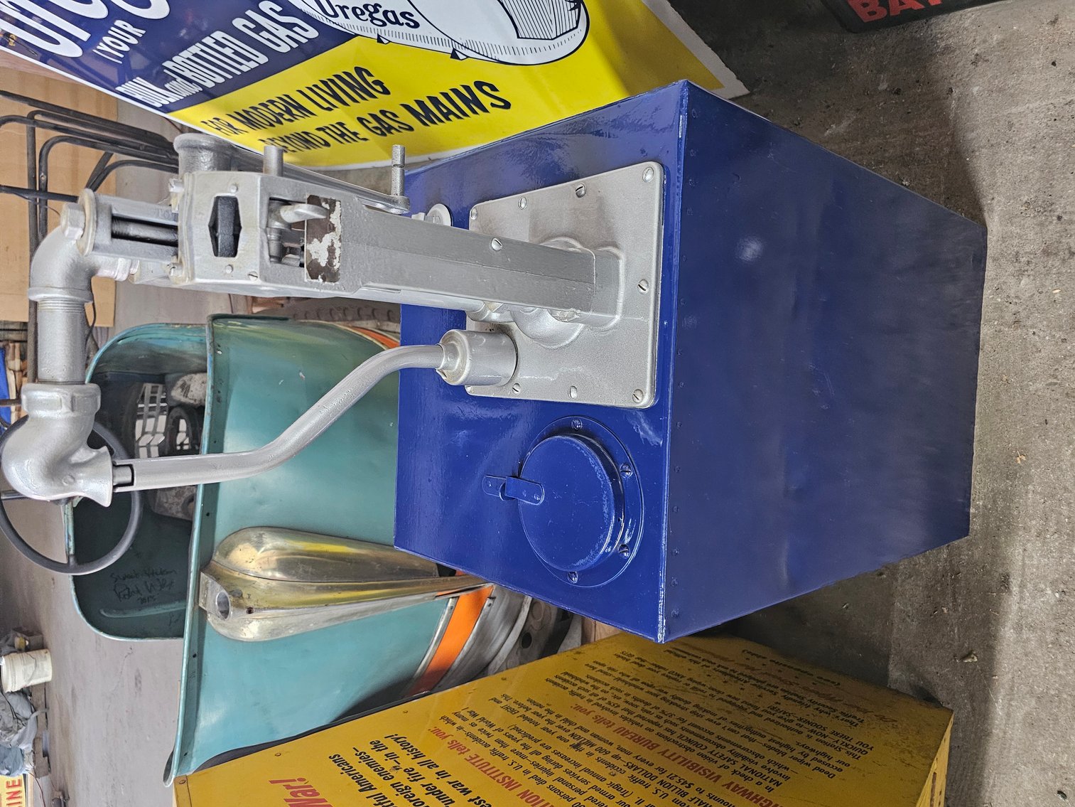 Image for Belpre, OH – Day 1 of 2: Retirement Auction! Antique and Classic Cars, Nostalgic Gas Pumps, Porcelain Signs, Pinball Machines, Jukeboxes, Pop Machines, Vintage Petroleum Collection and more!   