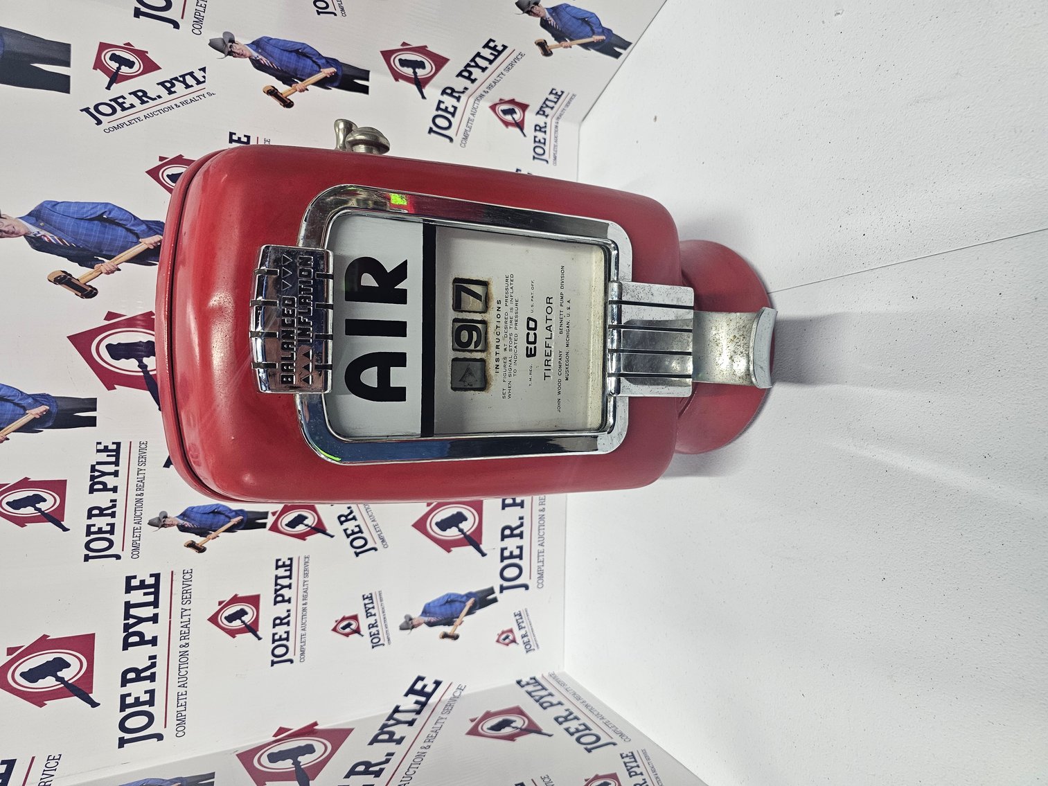 Image for Belpre, OH – Day 1 of 2: Retirement Auction! Antique and Classic Cars, Nostalgic Gas Pumps, Porcelain Signs, Pinball Machines, Jukeboxes, Pop Machines, Vintage Petroleum Collection and more!   