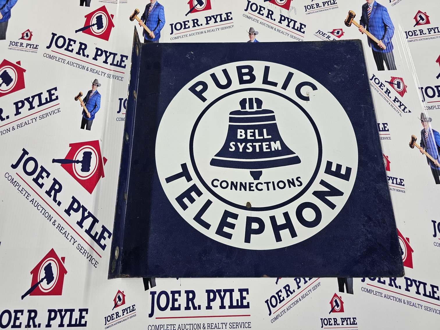 Image for Belpre, OH – Day 1 of 2: Retirement Auction! Antique and Classic Cars, Nostalgic Gas Pumps, Porcelain Signs, Pinball Machines, Jukeboxes, Pop Machines, Vintage Petroleum Collection and more!   