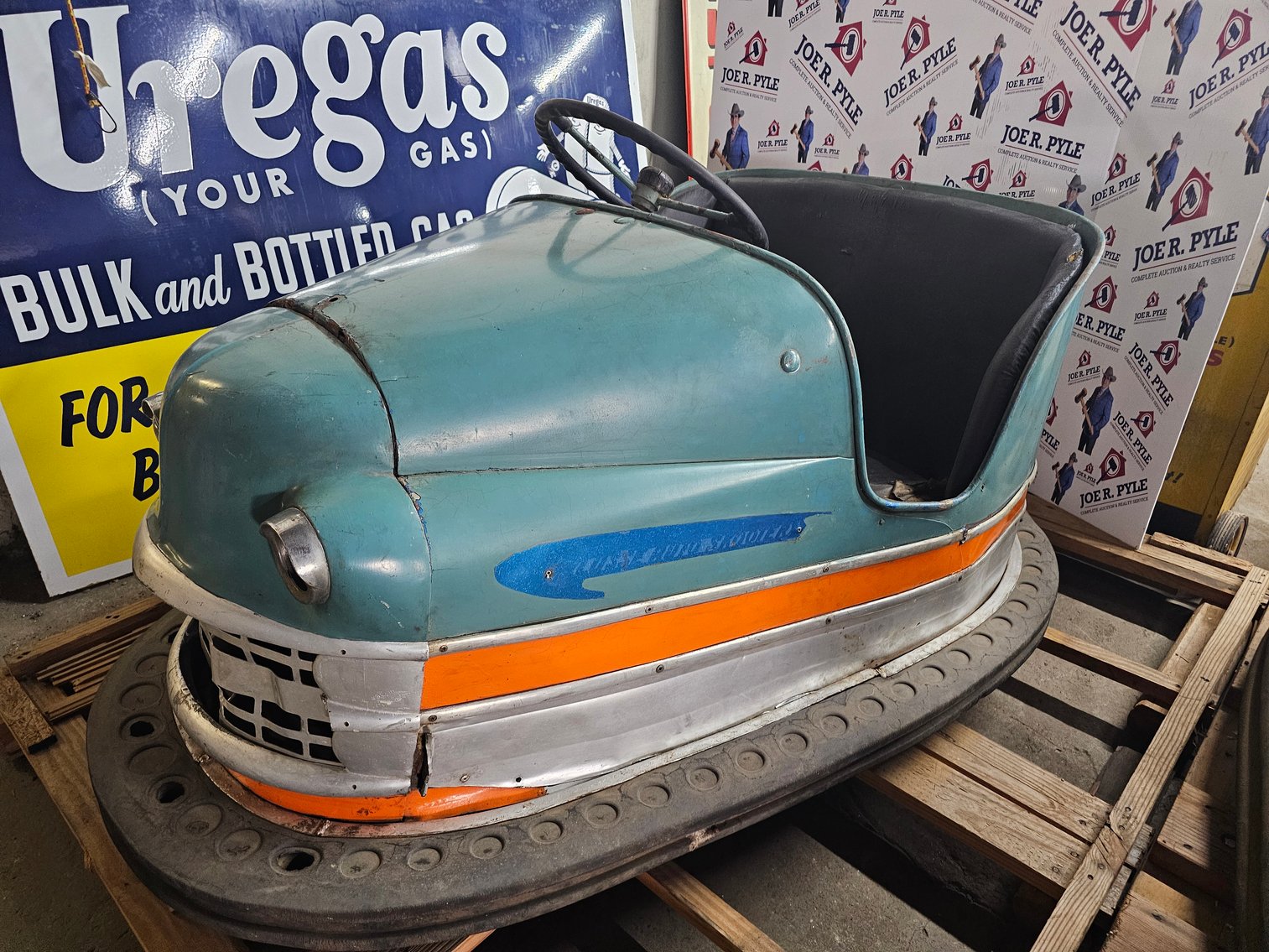 Image for Belpre, OH – Day 1 of 2: Retirement Auction! Antique and Classic Cars, Nostalgic Gas Pumps, Porcelain Signs, Pinball Machines, Jukeboxes, Pop Machines, Vintage Petroleum Collection and more!   