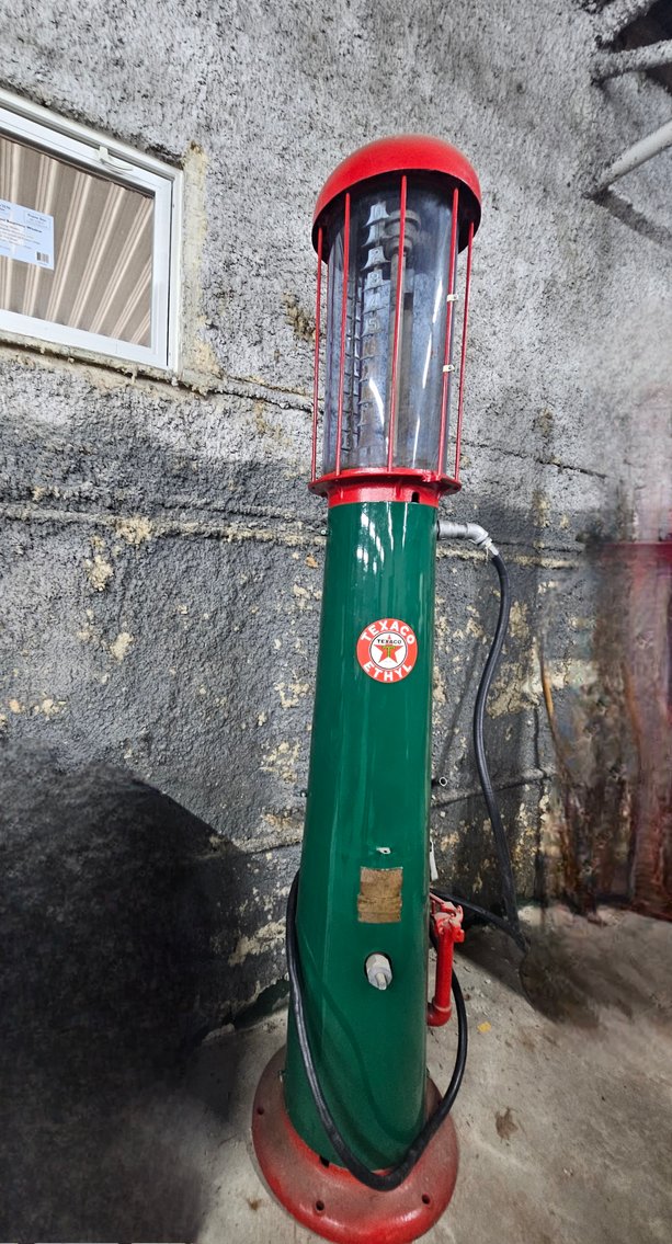 Image for Belpre, OH – Day 1 of 2: Retirement Auction! Antique and Classic Cars, Nostalgic Gas Pumps, Porcelain Signs, Pinball Machines, Jukeboxes, Pop Machines, Vintage Petroleum Collection and more!   