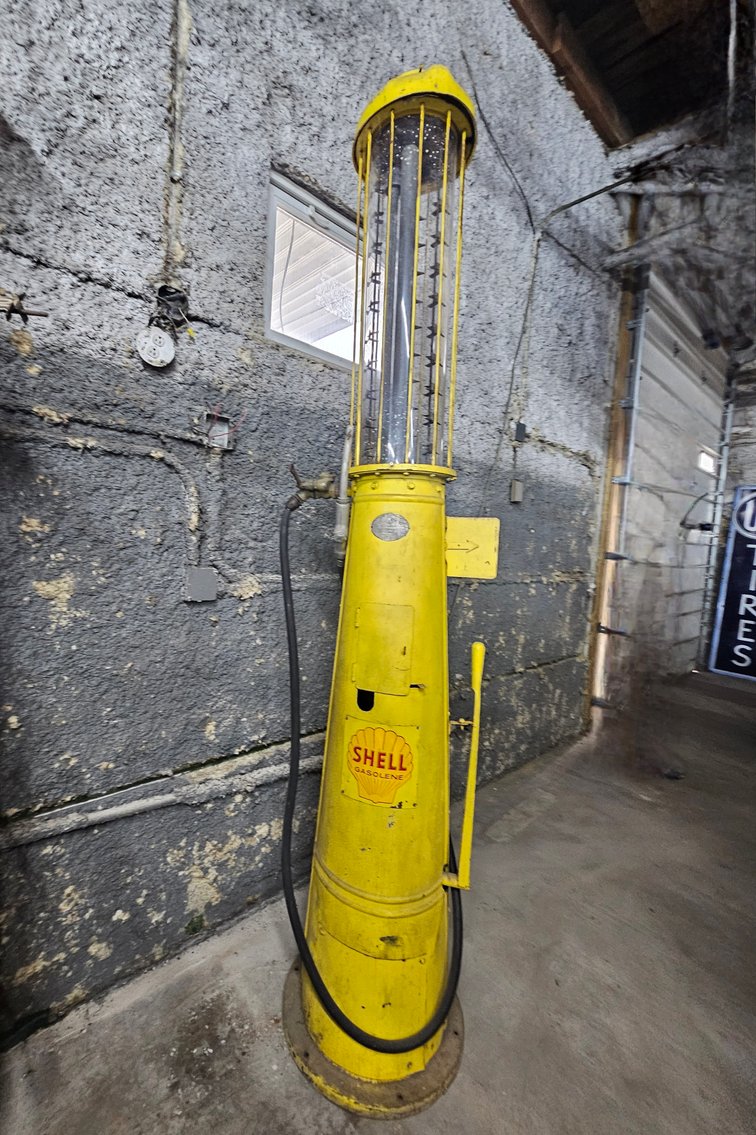 Image for Belpre, OH – Day 1 of 2: Retirement Auction! Antique and Classic Cars, Nostalgic Gas Pumps, Porcelain Signs, Pinball Machines, Jukeboxes, Pop Machines, Vintage Petroleum Collection and more!   