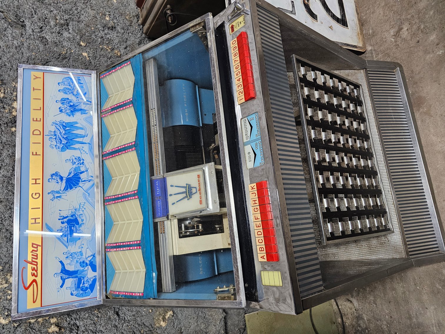 Image for Belpre, OH – Day 1 of 2: Retirement Auction! Antique and Classic Cars, Nostalgic Gas Pumps, Porcelain Signs, Pinball Machines, Jukeboxes, Pop Machines, Vintage Petroleum Collection and more!   