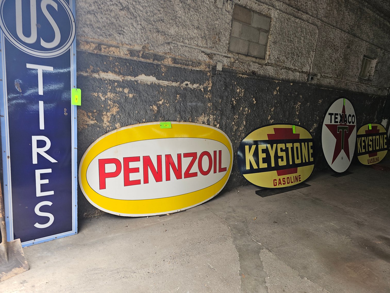 Image for Belpre, OH – Day 1 of 2: Retirement Auction! Antique and Classic Cars, Nostalgic Gas Pumps, Porcelain Signs, Pinball Machines, Jukeboxes, Pop Machines, Vintage Petroleum Collection and more!   