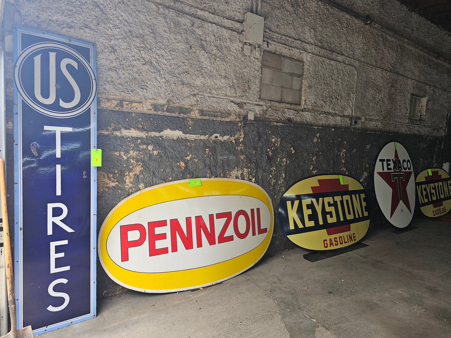 Image for Belpre, OH – Day 1 of 2: Retirement Auction! Antique and Classic Cars, Nostalgic Gas Pumps, Porcelain Signs, Pinball Machines, Jukeboxes, Pop Machines, Vintage Petroleum Collection and more!   