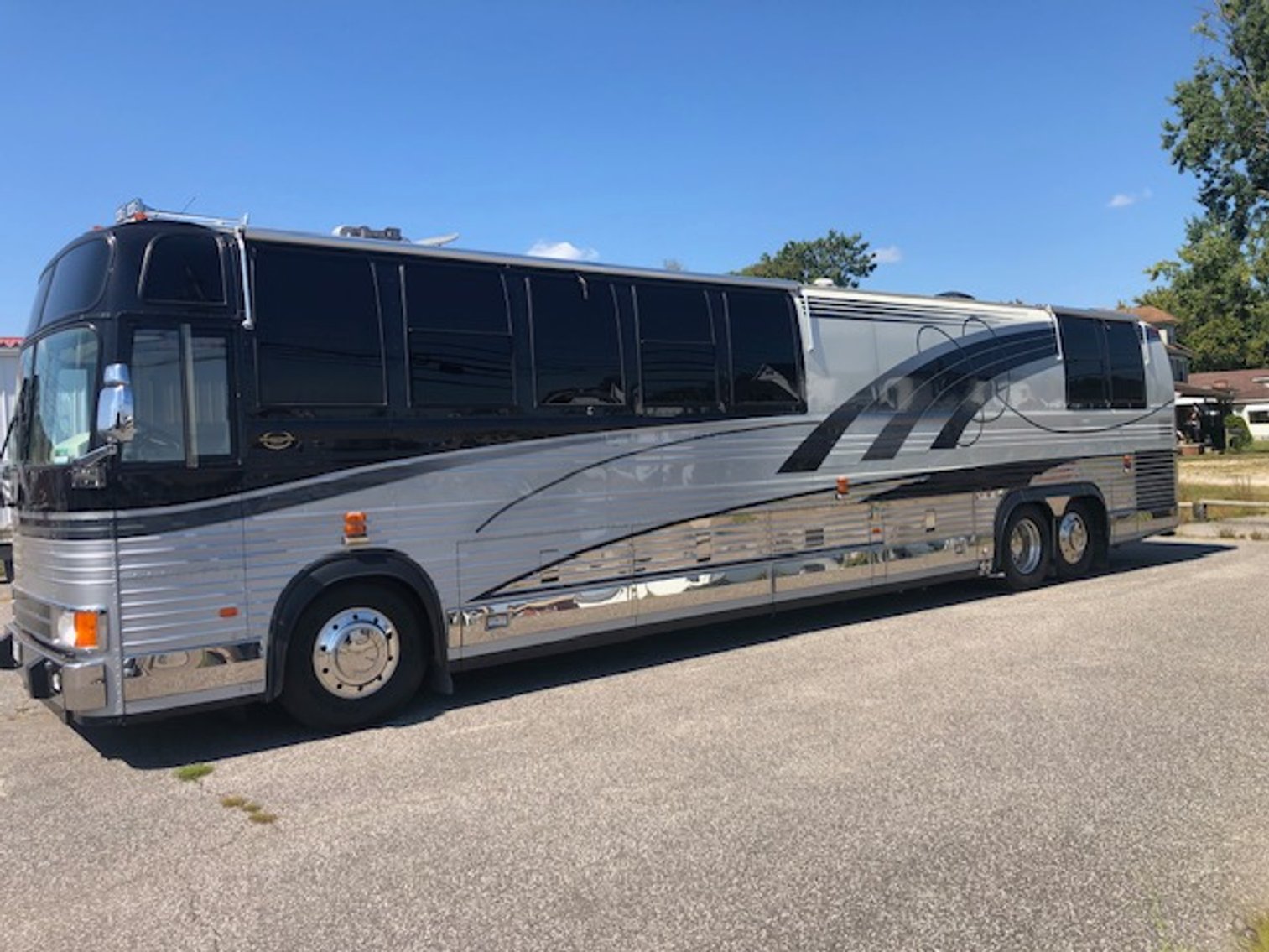 Image for Belpre, OH – Day 1 of 2: Retirement Auction! Antique and Classic Cars, Nostalgic Gas Pumps, Porcelain Signs, Pinball Machines, Jukeboxes, Pop Machines, Vintage Petroleum Collection and more!   