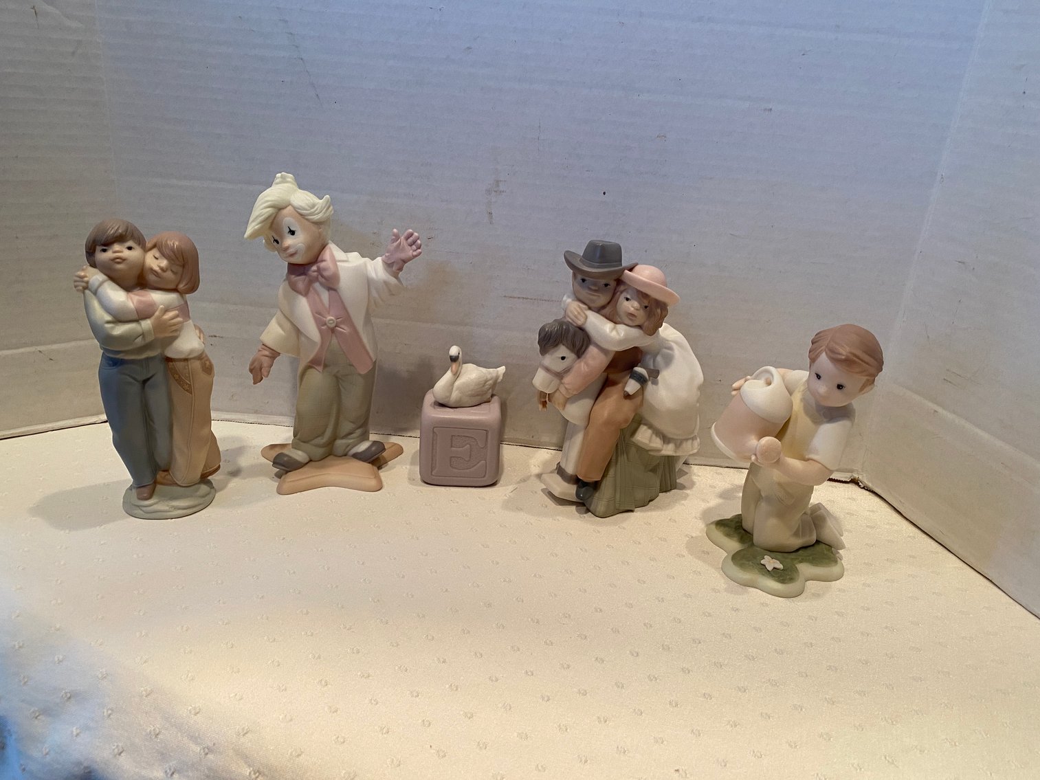 Image for Uniontown, PA -- Oriental style Furniture, Quality Bedroom suites, Curio cabinets, Sofas, Chairs, Dining Room suite, Tables, Lamps, Patio Furniture. Framed Artwork, Lladro, Household items